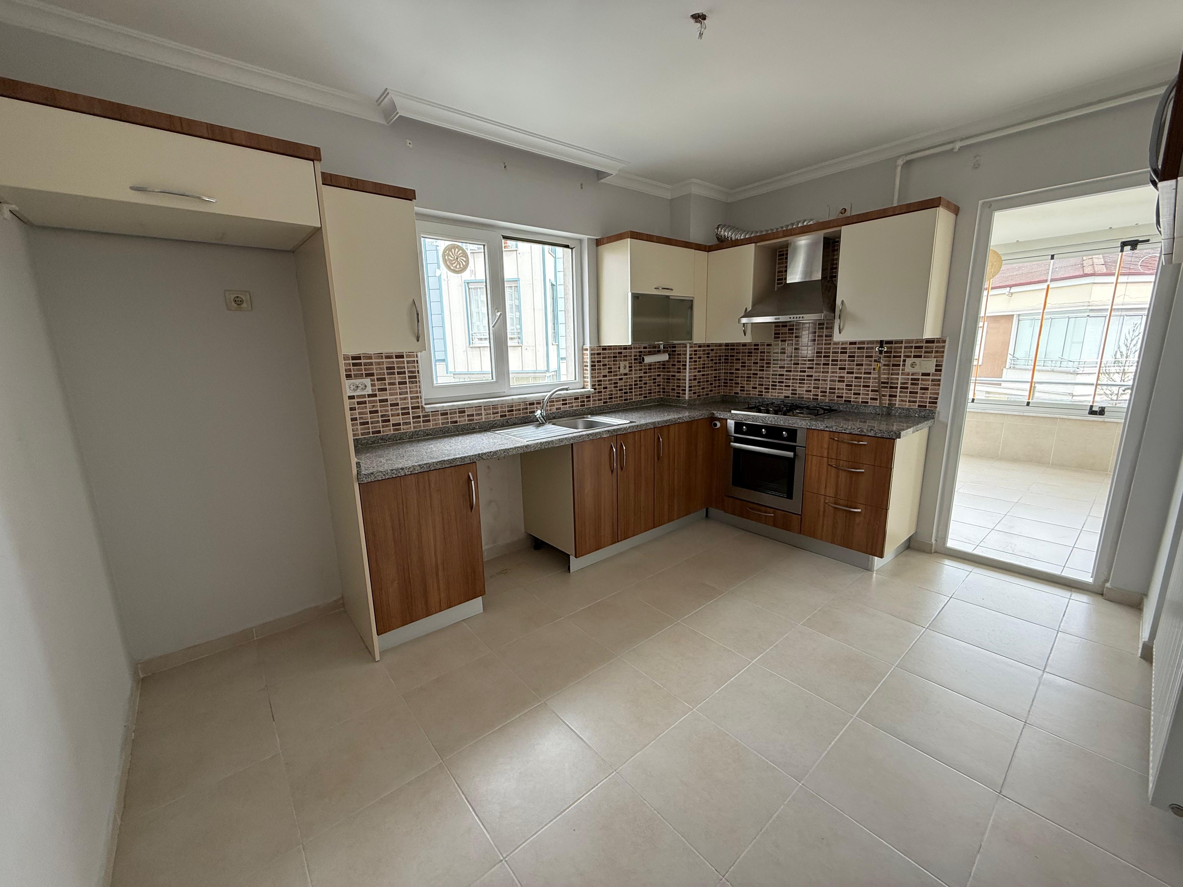 ÇUKURÇAYIR'DA 3+1 KİRALIK DAİRE